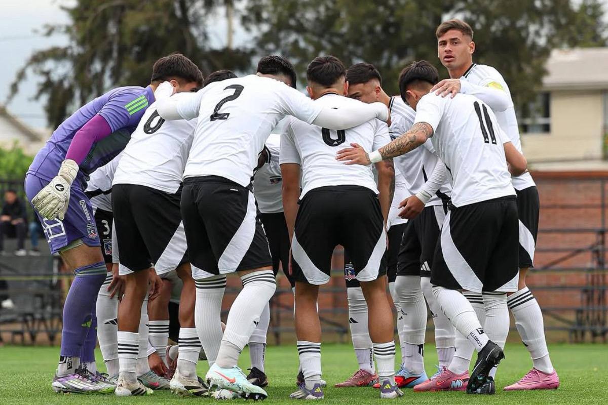 Las categorías Sub 18 y Sub 20 sufrieron la suspensión de sus partidos pendientes ante Deportes Iquique. Foto: Colo Colo Fútbol Joven.