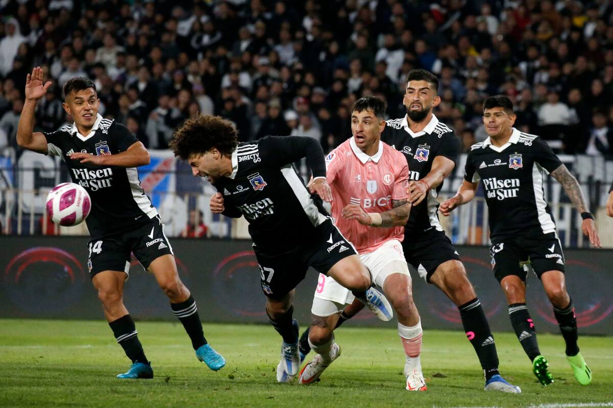 El último Colo Colo - UC, jugado en octubre del año pasado en el Estadio Monumental. Foto: Agencia Aton.