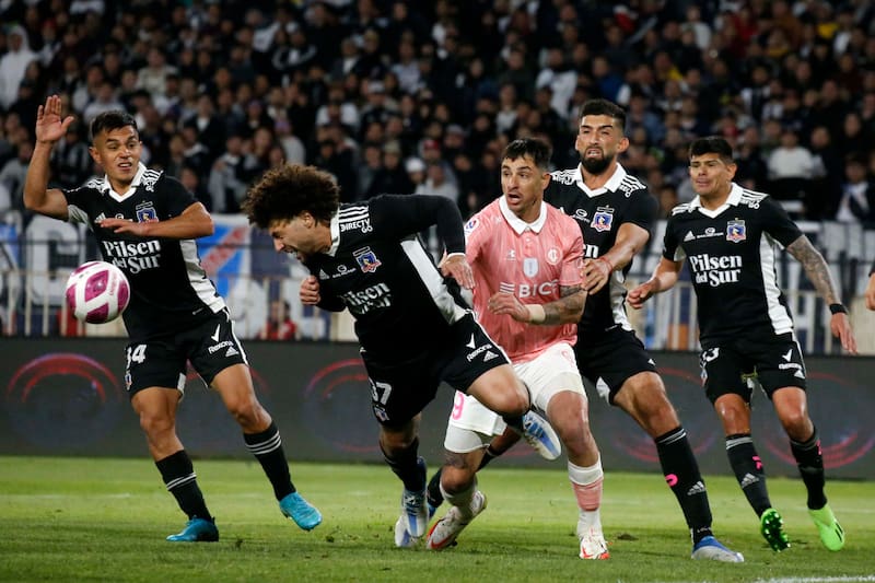 El último Colo Colo - UC, jugado en octubre del año pasado en el Estadio Monumental. Foto: Agencia Aton.