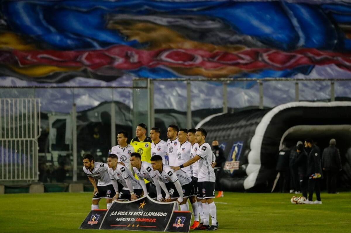 Ftbol, Colo Colo vs Audax Italiano.
Decimacuarta fecha, campeonato 2019.
Duodecima fecha, campeonato 2019.
Los jugadores de Colo Colo posan para los fotografos durante el partido de primera division disputado en el estadio Monumental.
25/05/2019
Felipe Zanca/Photosport**********
Football, Colo Colo vs Audax Italiano.
14th date, Championship 2019.
Colo Colo's, players pose for the photographers prior to their first division football match held at the Monumental Stadium in Santiago, Chile.
25/05/2019
Felipe Zanca/Photosport