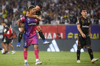 En Coquimbo Unido respaldan al “Mono” Sánchez tras su error contra Colo Colo: “Si le pasó a Courtois y Allison...”