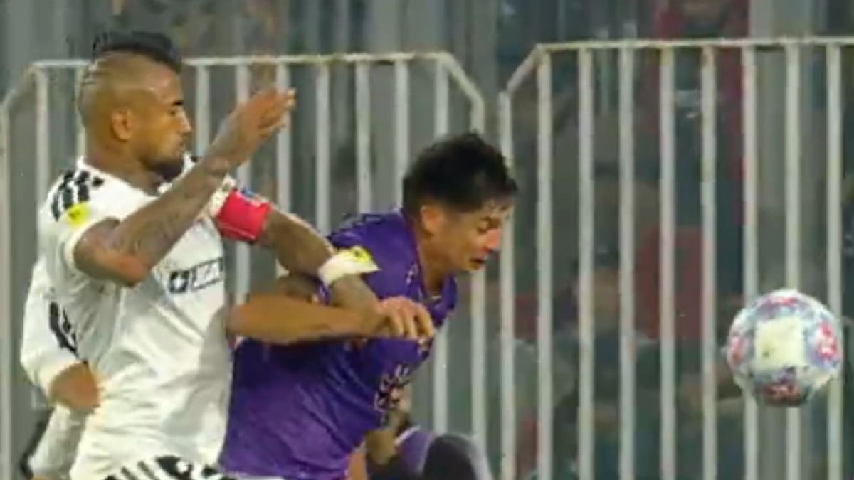 VIDEO | Lo reclamó todo Colo-Colo: el penal que le cobraron a D. Concepción y que convirtió Joaquín Larrivey