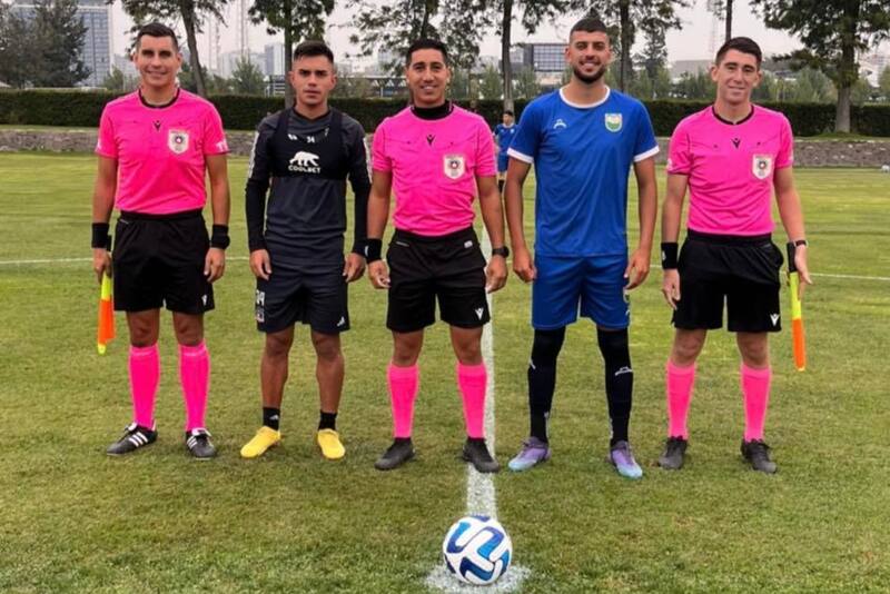 Vicente Pizarro capitaneó a Colo Colo en la goleada ante Deportes Colina. (Foto: Captura)