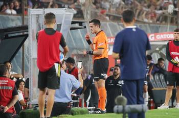 Diego Rivarola cuestionó el controvertido penal a favor de Colo Colo: “Tenía muchas dudas, pero...”