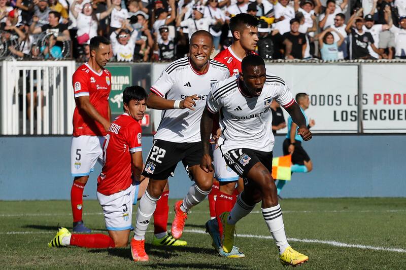 Fabián Castillo abrió el marcador en el partido de Colo Colo versus Magallanes.