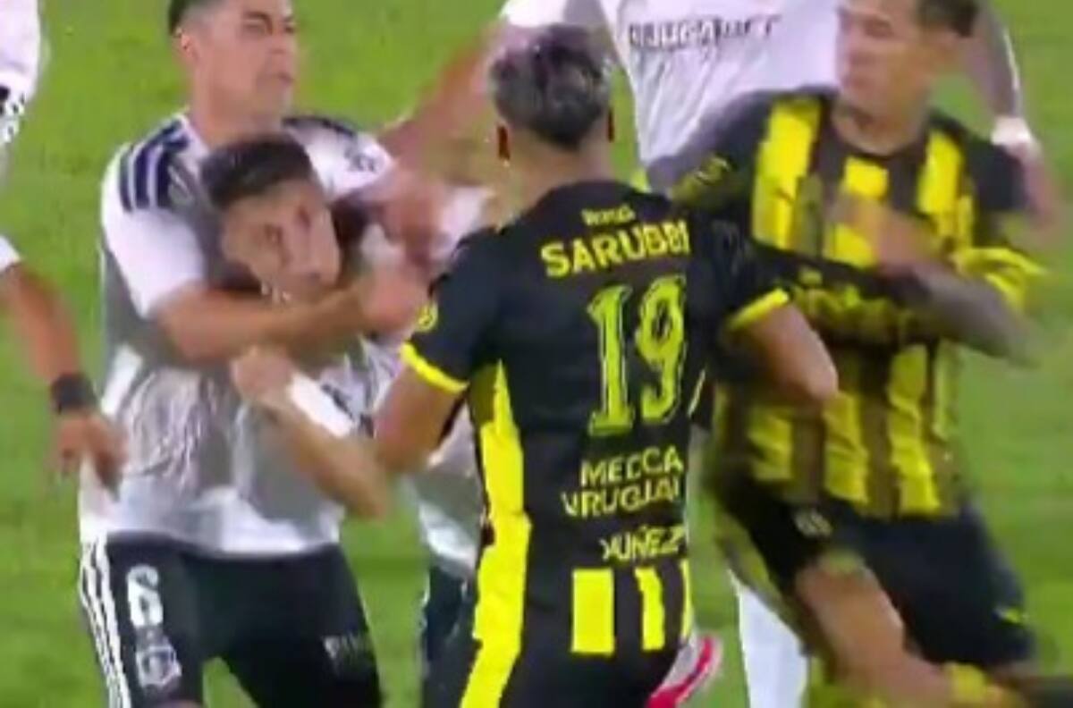 VIDEO | Hubo dos expulsados: la pelea que se armó al final del partido entre Colo Colo y Peñarol