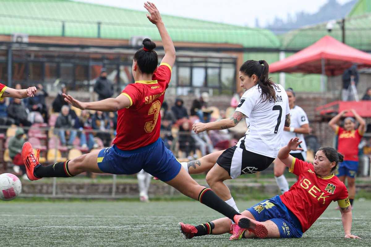 Mary Valencia y Yenny Acuña marcaron en la victoria alba.
