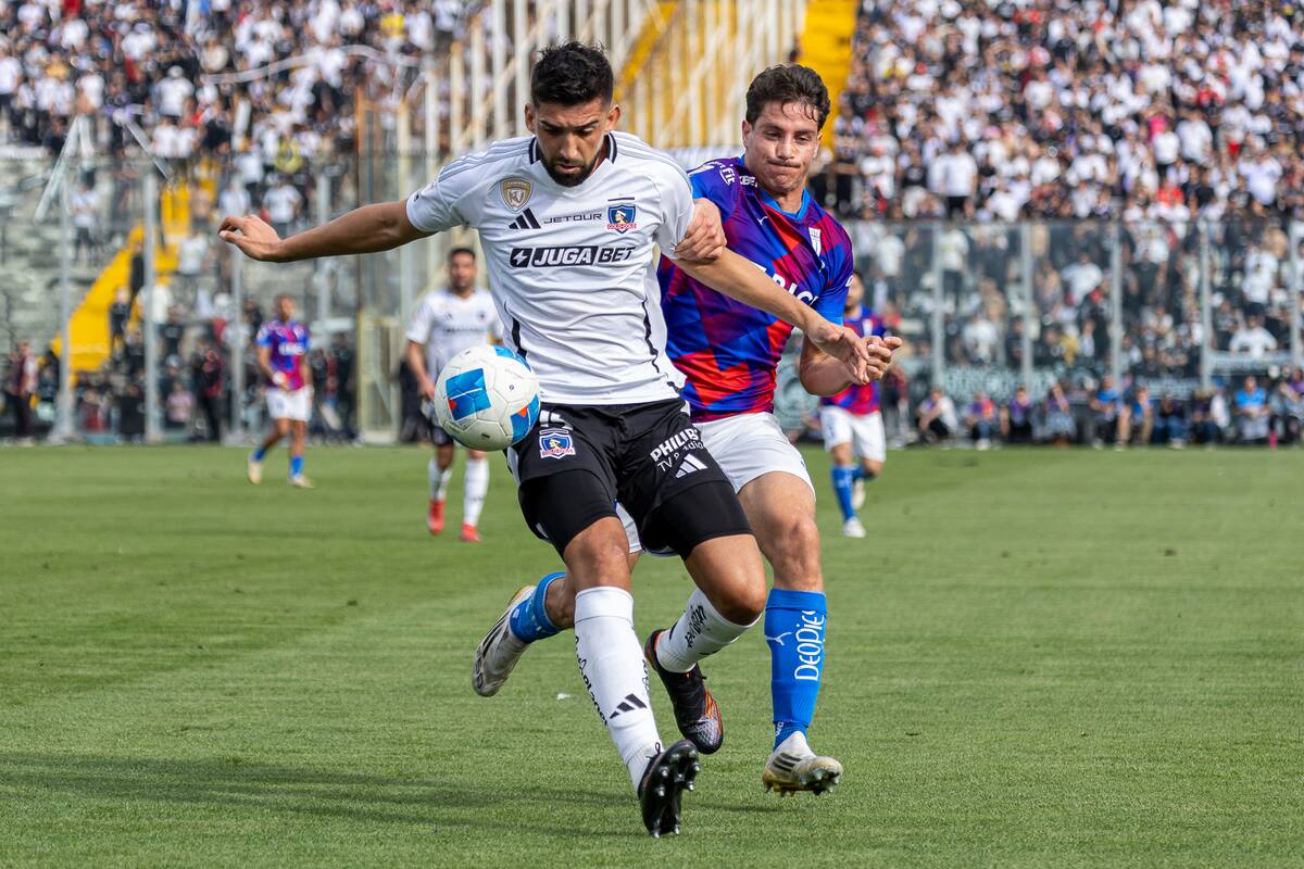 Colo Colo será sancionado por el partido contra la UC del mes de agosto. Foto: Felipe Escobedo