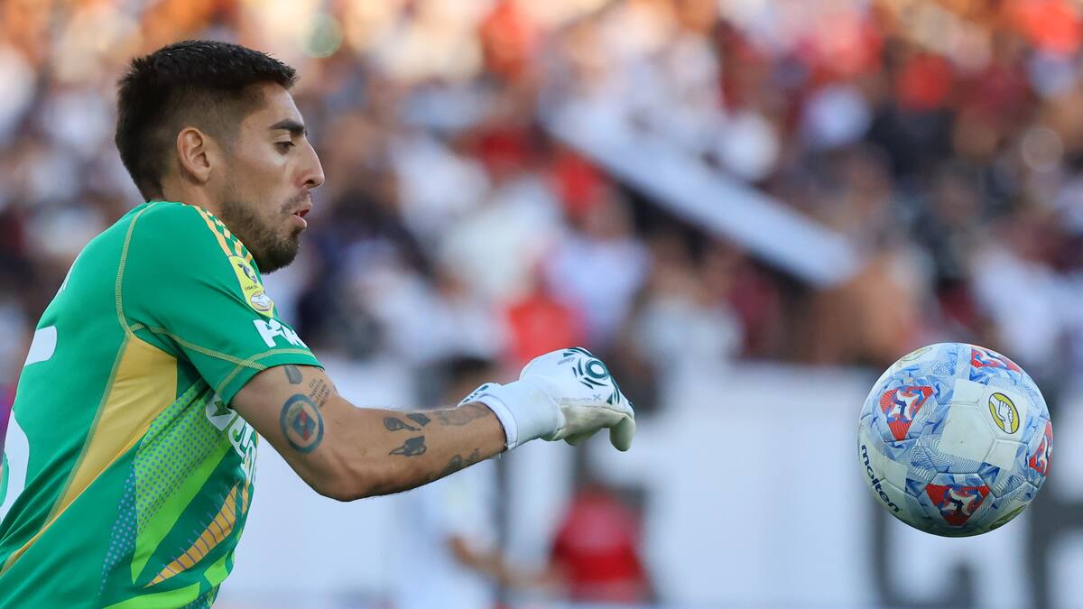 “A Castellón le falta ganar títulos en la U, pero está a la altura de Johnny Herrera y Superman Vargas”