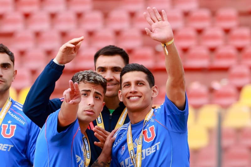 Jugadores de la U en la celebración de la Supercopa.