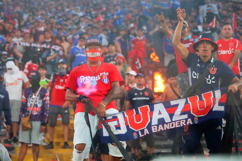 Fuego en algunas zonas del estadio Monumental.