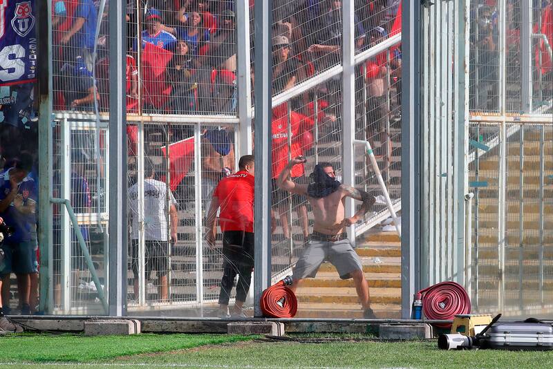 Disturbios en las gradas del Monumental.