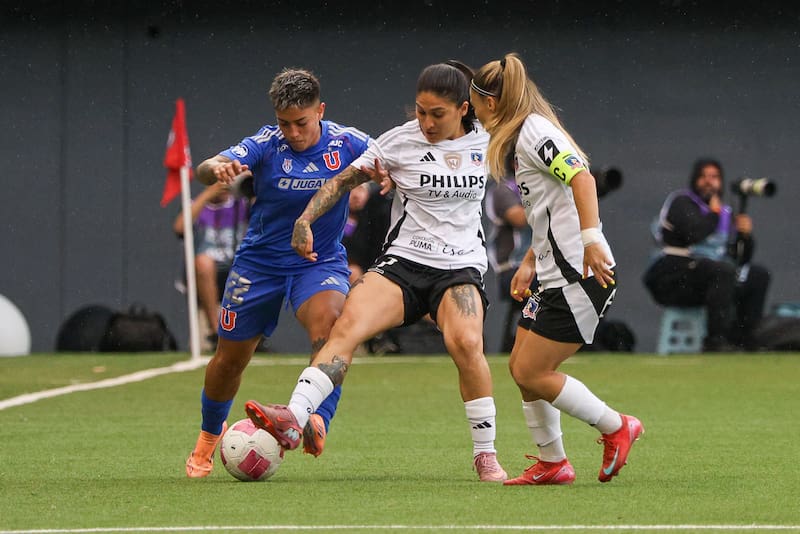 El Superclásico Femenino contó con la ilustre visita de Humberto Suazo en La Florida. Foto: Felipe Escobedo.
