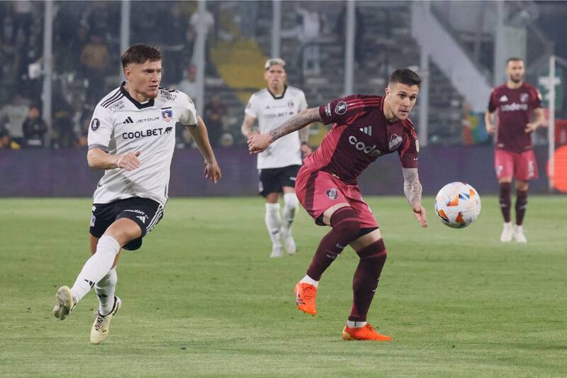 chocan en el Estadio Monumental. Foto: Agencia Aton.