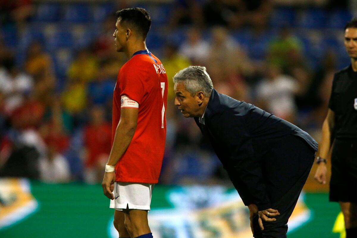 ******COBERTURA ESPECIAL, DISPONIBLE SOLO PARA CLIENTES ESPECIALMENTE ABONADOS*******
Futbol, Colombia vs Chile.
Partido amistoso 2019.
El entrenador de la seleccion chilena Reinaldo Rueda da instrucciones a sus jugadores durante el partido amistoso contra Colombia disputado en el estadio Jose Rico Perez de Alicante, Espana.
12/10/2019
Andres Pina/Photosport
Football, Colombia vs Chile.
Friendly match 2019.
Chile's manager Reinaldo Rueda instructs his players during the friendly match against Colombia held at the Jose Rico Perez stadium in Alicante, Spain.
12/10/2019
Andres Pina/Photosport