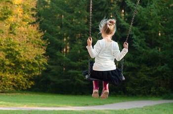 Niña de dos años cayó de un columpio y le descubrieron gigantesco tumor cerebral