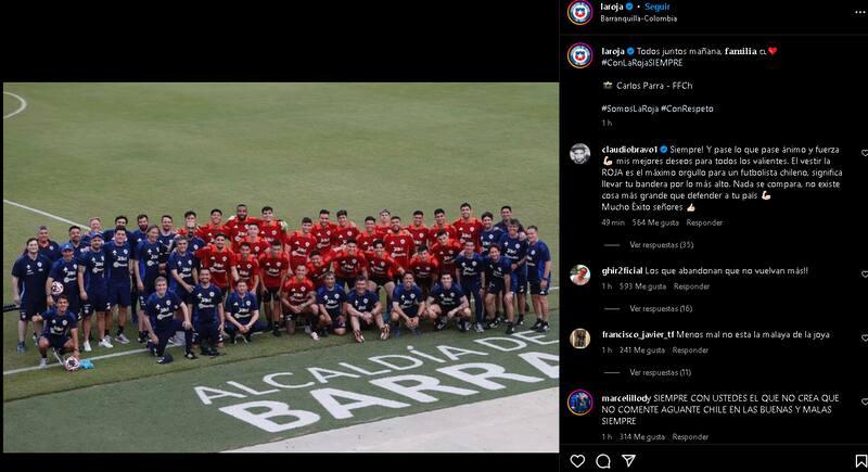Claudio Bravo comentó una publicación de La Roja en Instagram.