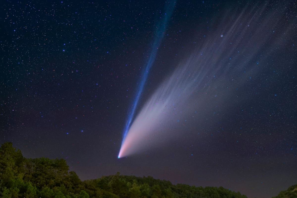 Por su gran resplandor, el cometa es descrito por los expertos como el cometa del siglo.