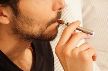 Adiós a los cigarrillos electrónicos: comienza a funcionar drástica normativa del Minsal