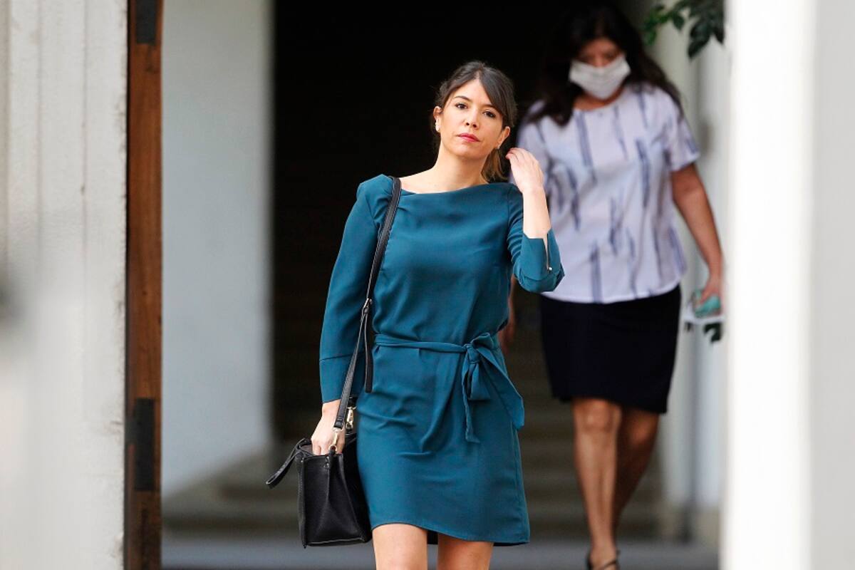 Santiago, 8 de abril 2020
La Subsecretaria de Prevencion del Delito, Katherine Martorell, se retira del Palacio de La Moneda.
Dragomir Yankovic/Aton Chile