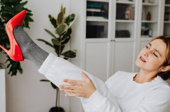 ¿Cómo aflojar unos zapatos que te aprietan?