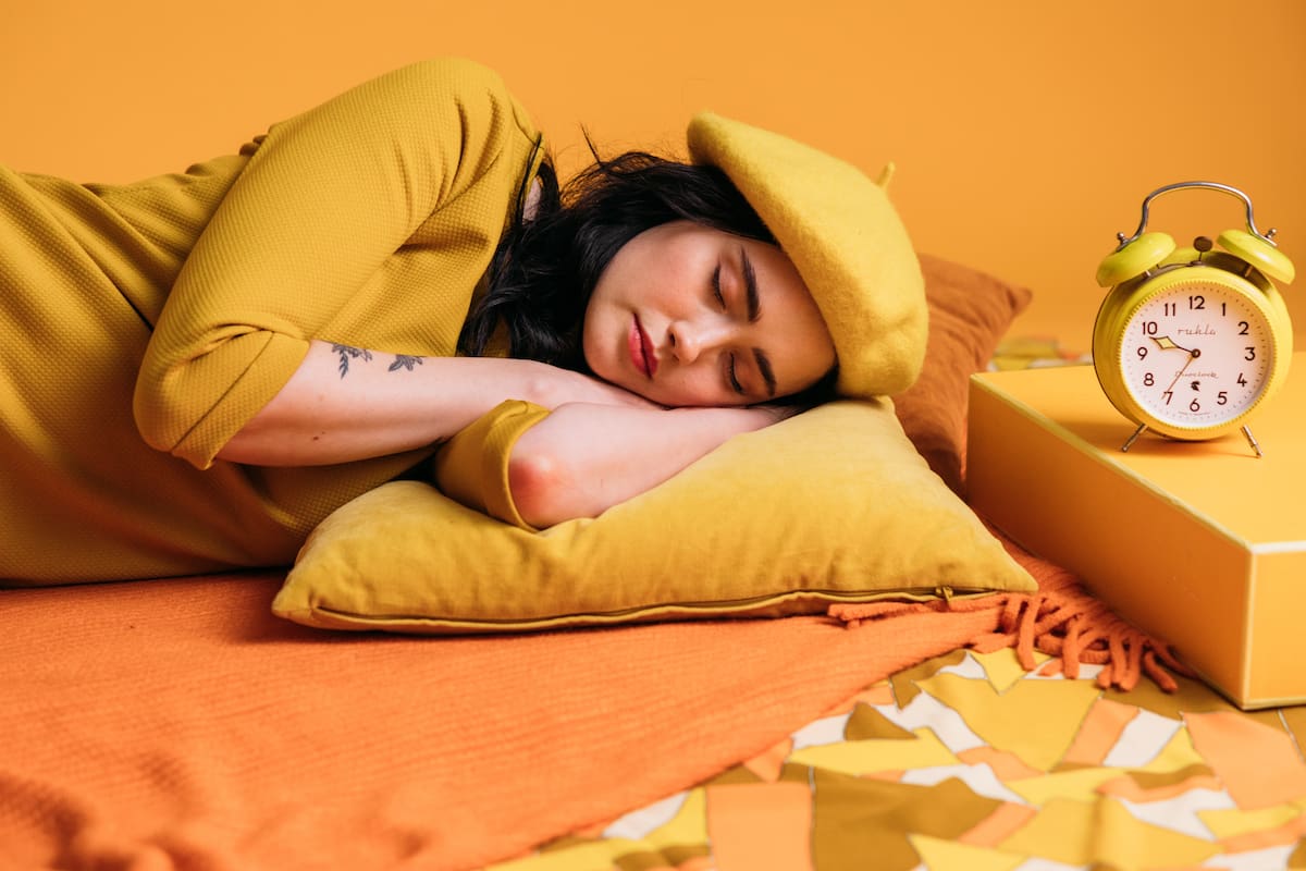 De acuerdo con estudios científicos más del 70% de personas tienen problemas para dormir. Sigue estos pasos para dormir mejor.