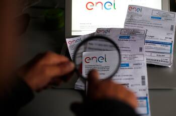 SERNAC lanzó una calculadora web: así puedes saber cuánto te descontará Enel por los cortes de luz