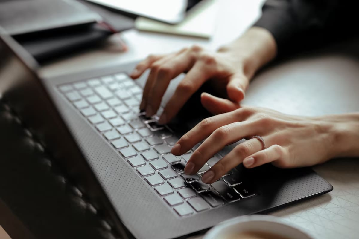 El acuerdo beneficiará a más de 14 mil clientes que vieron su servicio de internet interrumpido durante el año 2020.