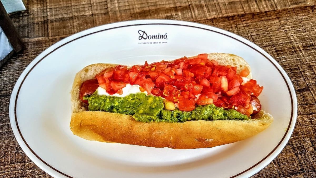 Dominó extiende promoción de “todos los completos que puedas comer” por solo $10.990 en este local de Santiago