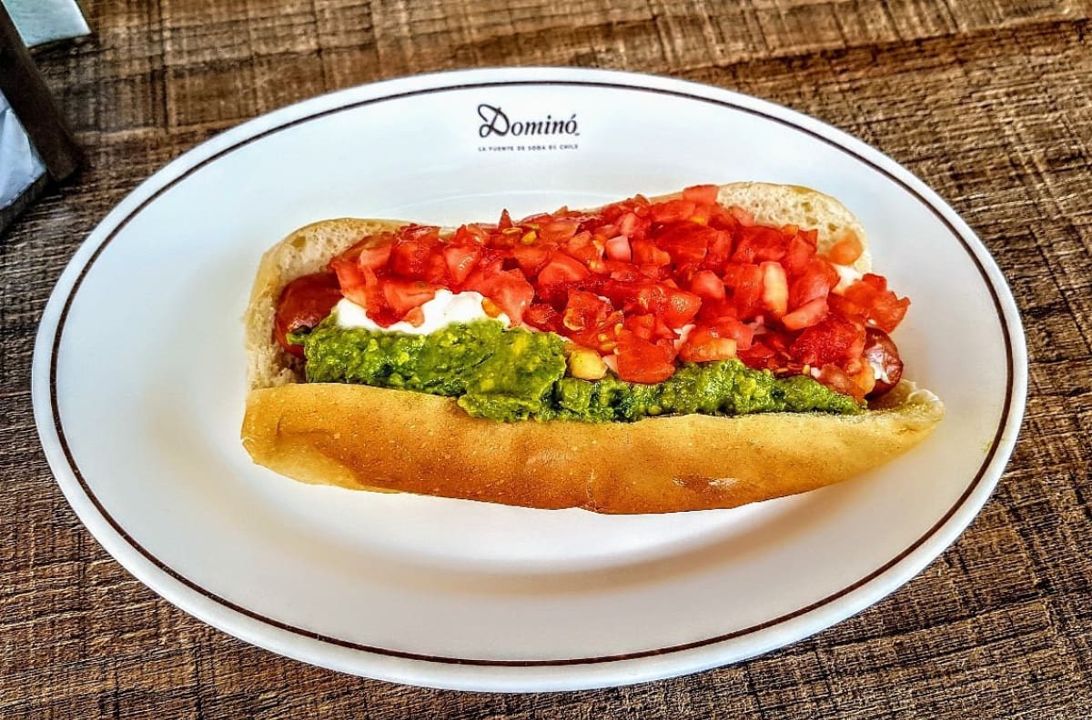Dominó extiende promoción de “todos los completos que puedas comer” por solo $10.990 en este local de Santiago