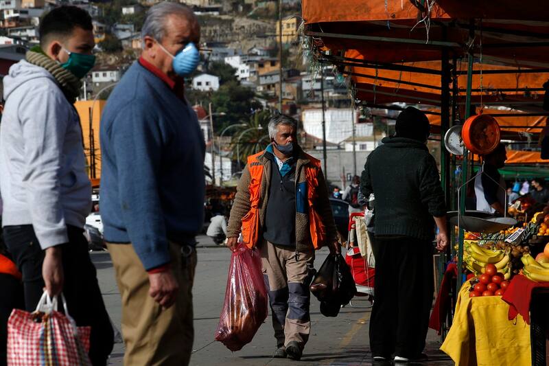 Compras en feria libre tras anuncio de cuarentena en Valparaiso 11/06/20