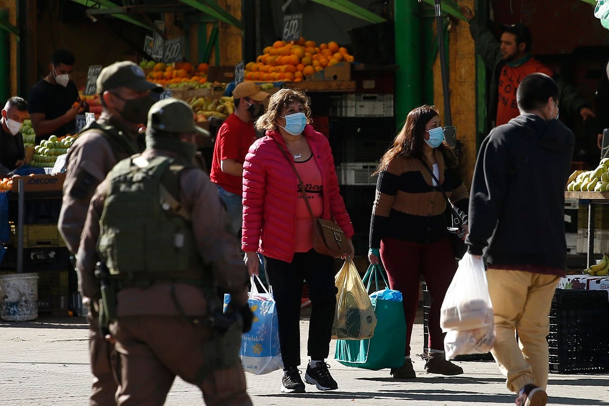 Valparaiso, 13 de junio de 2020.
Compras en Mercado Cardonal durante la cuarentena debido a la emergencia sanitaria por coronavirus
Sebastian Cisternas/ Aton Chile.