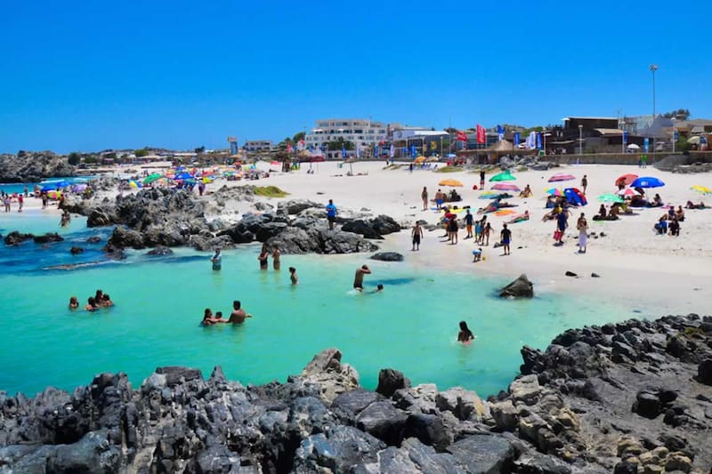 Playa Bahía Inglesa es una de las más populares de la zona que no cuenta con las condiciones que la definan como apta para el baño.