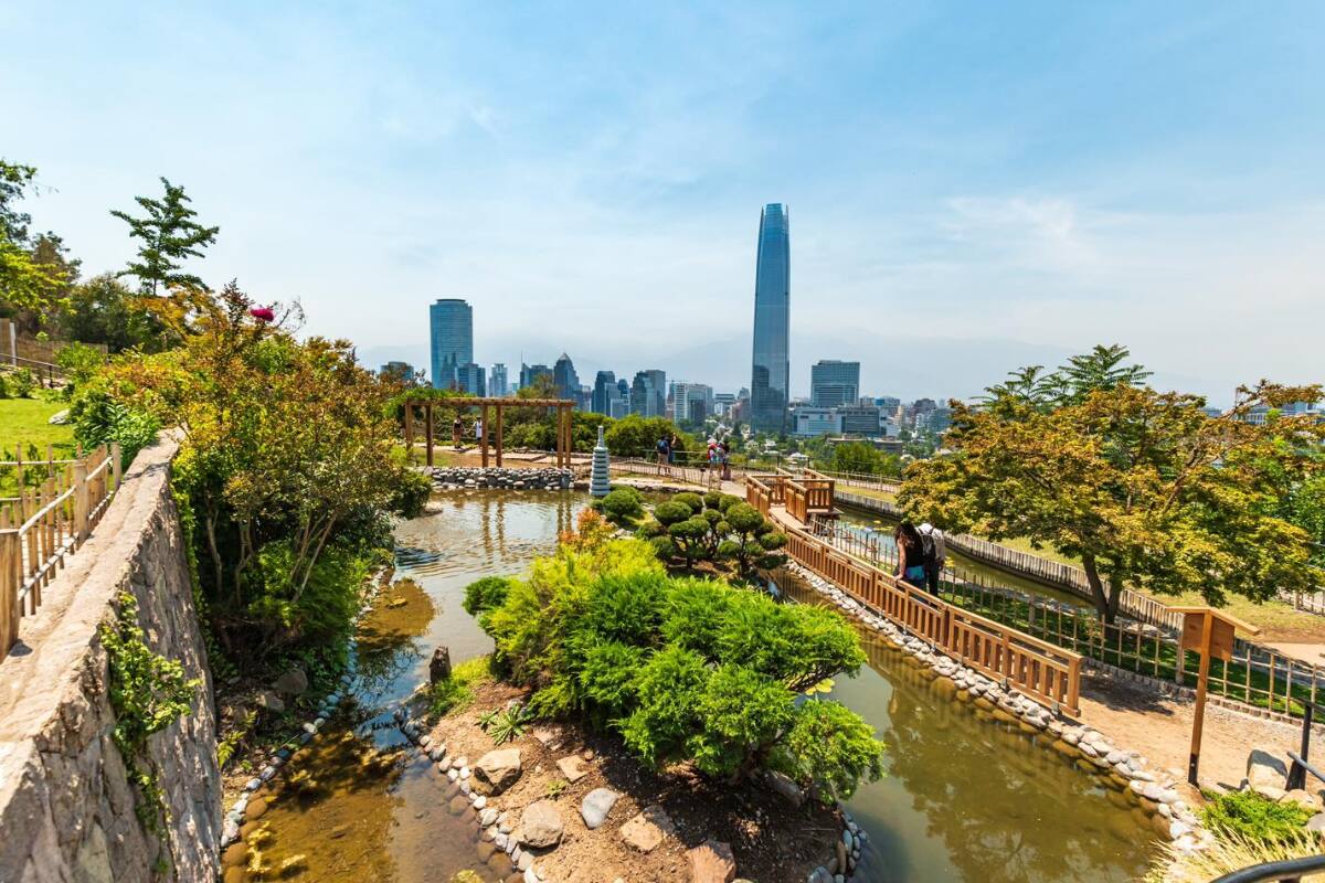 Una de las que aparece en el listado es Santiago.