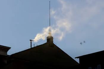 Cónclave 2025: Iglesia Católica tiene nuevo Papa tras humo blanco en Capilla Sixtina