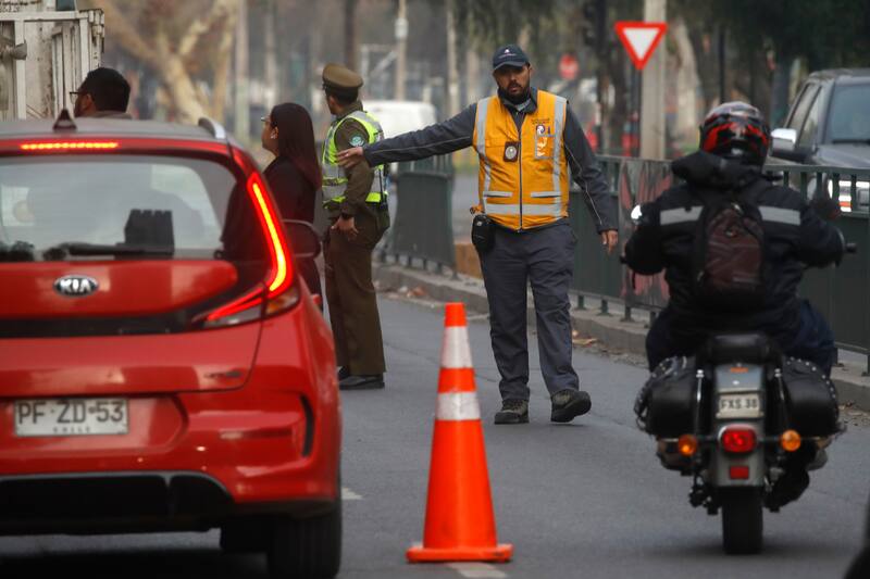 Estudio revela que conductores tiene más miedo a ser detenidos por carabineros que causar algún accidente.