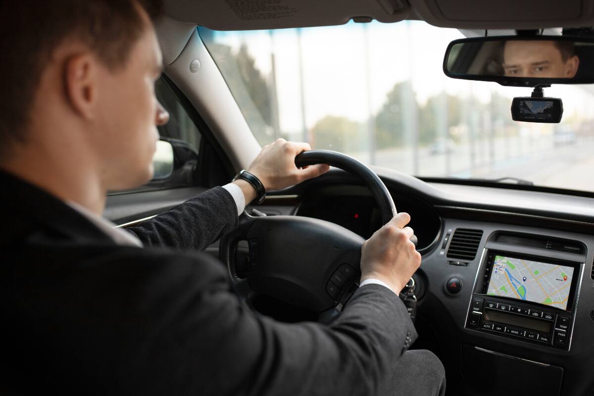 pueden recibir multa por ingresar a realizar servicios al Aeropuerto de Santiago.