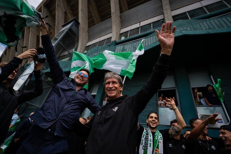 Manuel pellegrini y el betis revolucionan Andalucía. Foto: Real Betis Facebook.