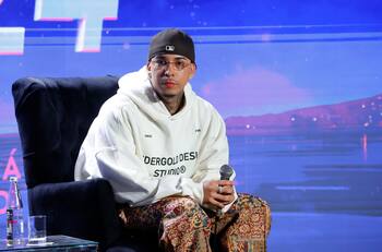 Roban vehículo de alta gama a Young Cister