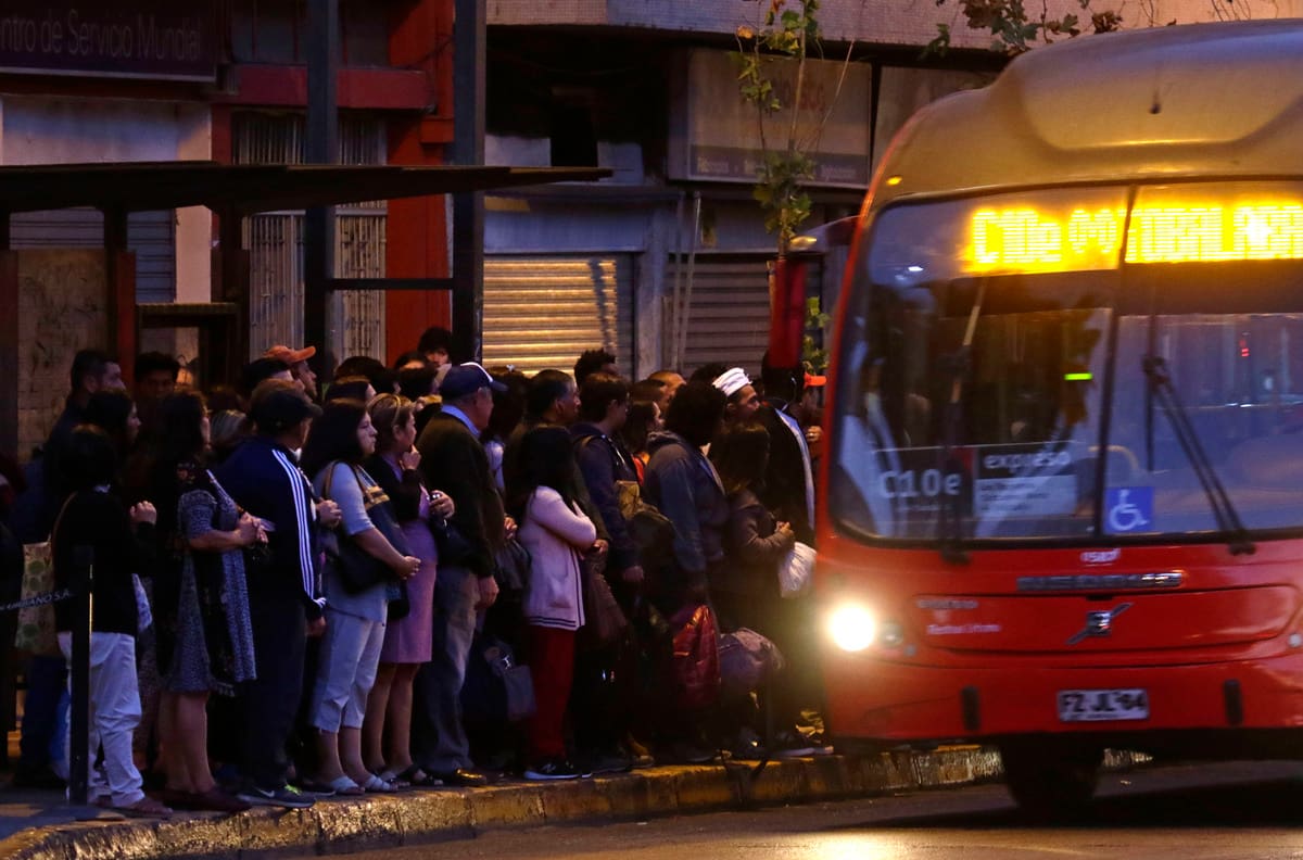 La hora del taco: Estas son las calles donde se produce mayor tráfico en Santiago