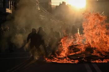 Balance 11 de septiembre: Un camarógrafo herido de bala, 25 detenidos y cinco Carabineros lesionados