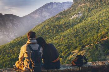 Es una conocida pareja de chicos reality, llevan años juntos y hoy fueron héroes de un terrible accidente de tránsito en Australia