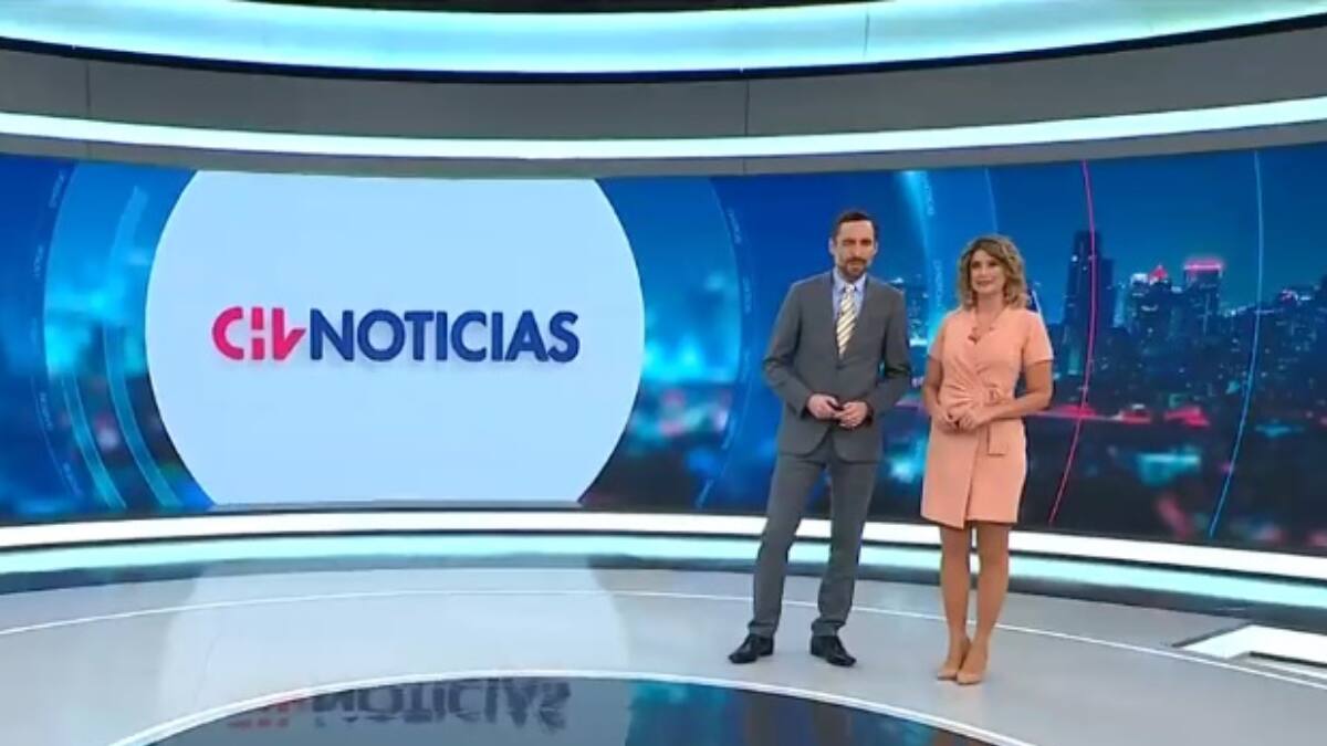 Es uno de los periodistas más serios de la TV y sacó todo su lado azul previo al partido de la U de Chile por Libertadores