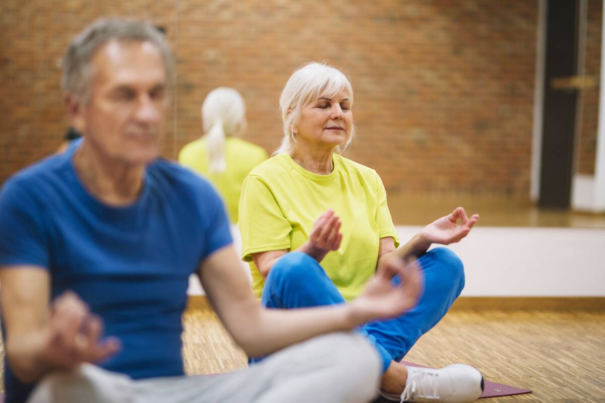 Cuidar de la salud física y mental es vital durante la tercera edad.