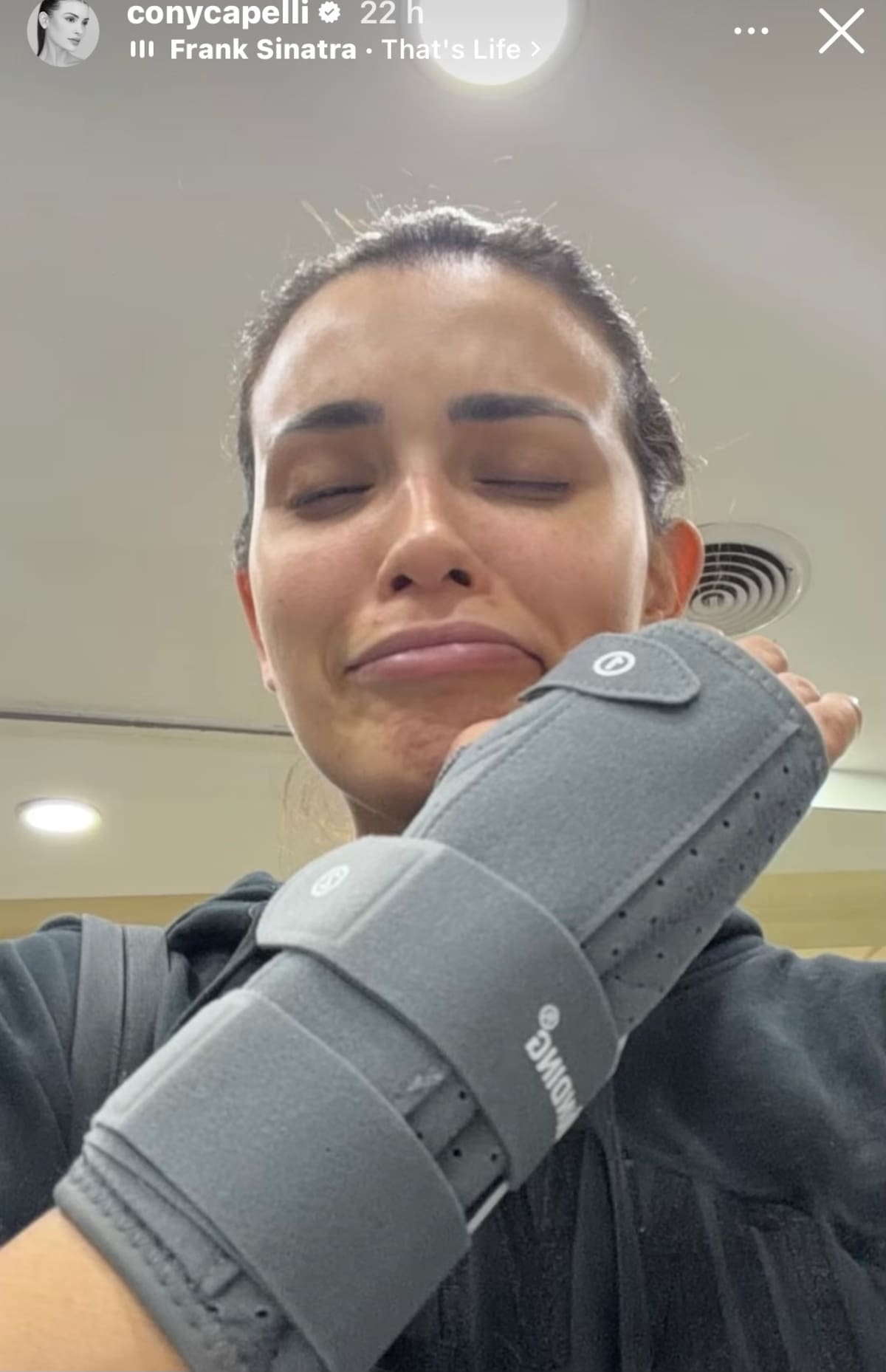 La bailarina preocupó con grave lesión.