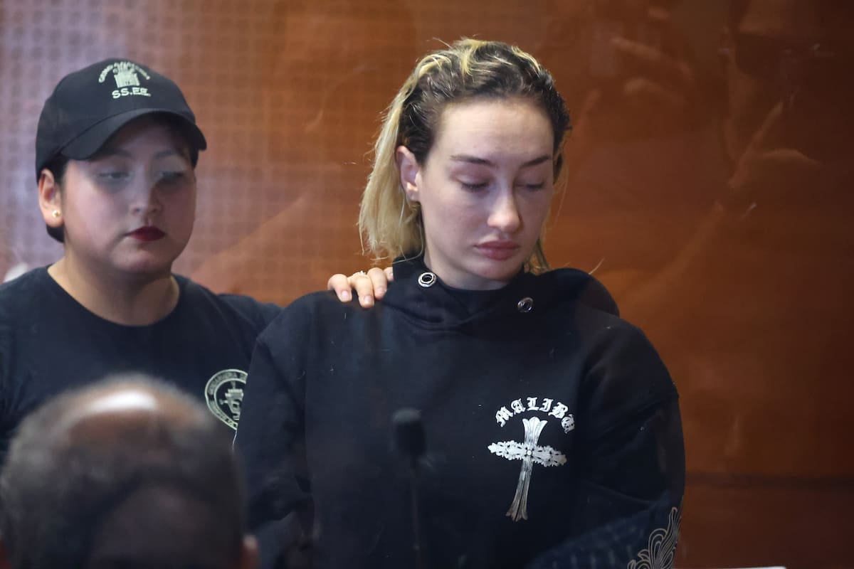 Santiago, 25 de febrero 2026.
Control de detencion de la influencer Francisca Maira, tras un accidente con un repartidor en la comuna de Lo Barnechea.
Jonnathan Oyarzun/Aton Chile