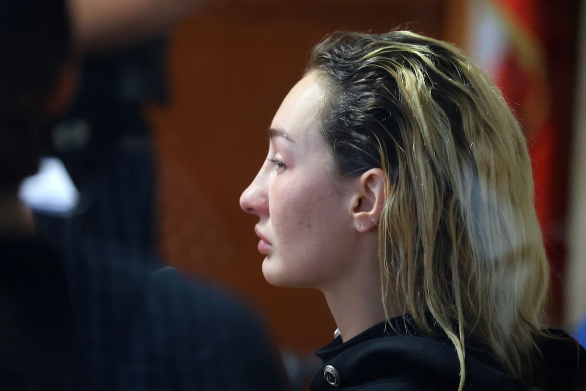 Santiago, 25 de febrero 2026.
Control de detencion de la influencer Francisca Maira, tras un accidente con un repartidor en la comuna de Lo Barnechea.
Jonnathan Oyarzun/Aton Chile