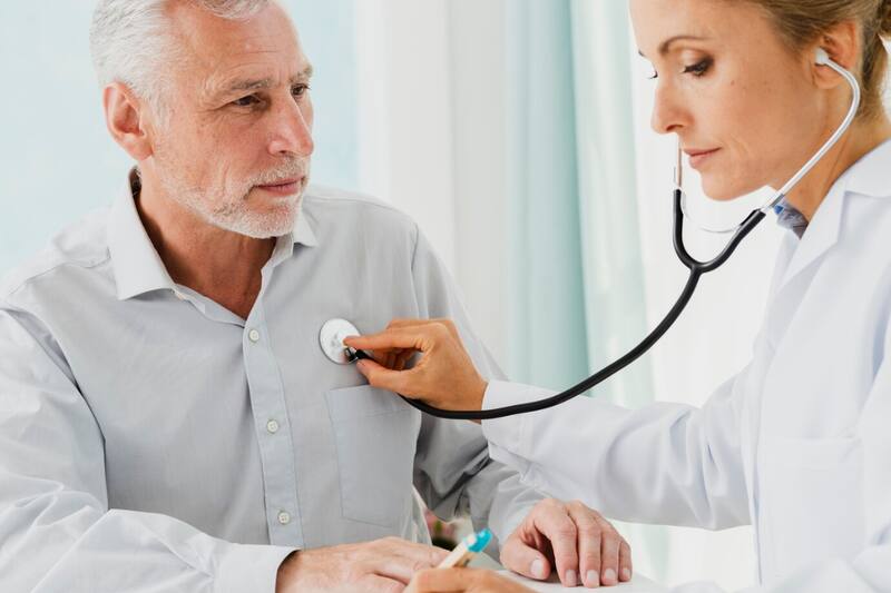 El convenio entre ambas entidades ofrece precios especiales en consultas de salud.