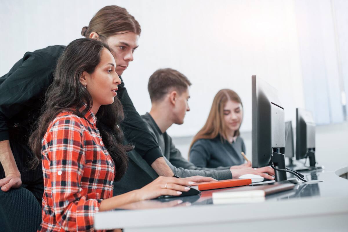 Conce las posibilidades de estudiar en España.