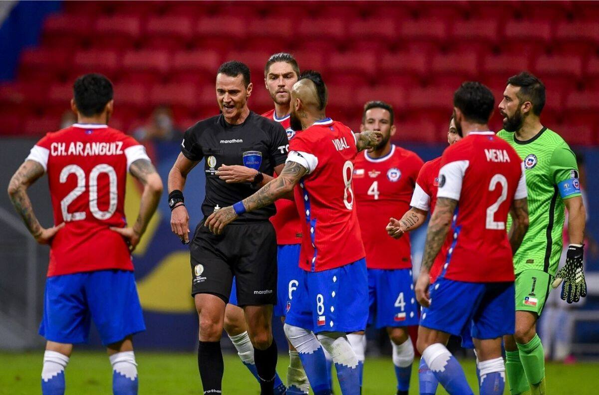 Otra vez un árbitro polémico: el nutrido historial con el fútbol chileno del designado por la Conmebol para el Chile vs Canadá